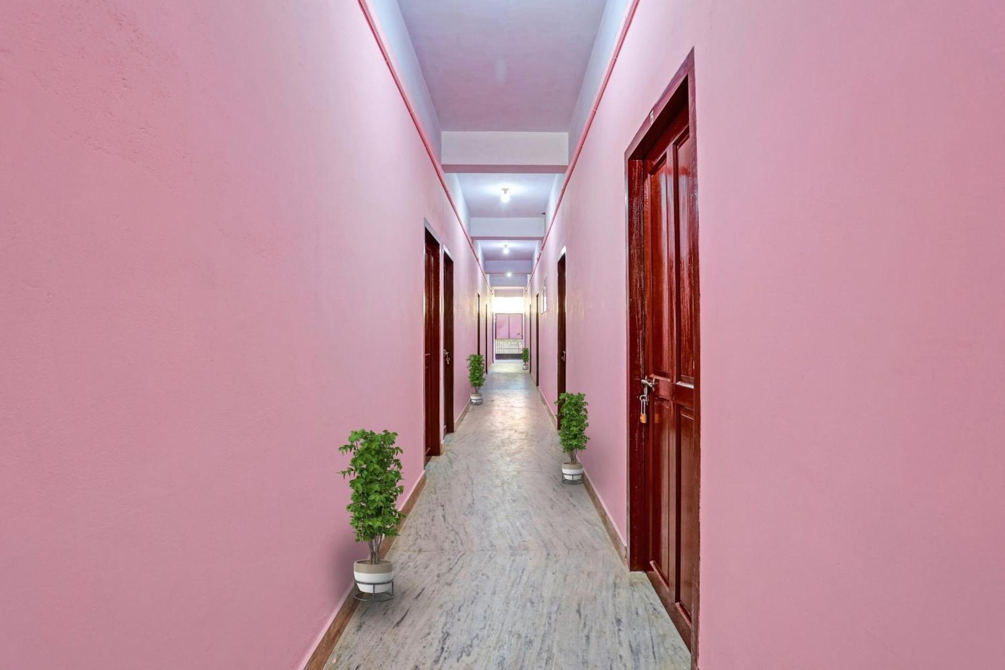 Super Hotel O Bevis Kazhakuttam Exterior photo