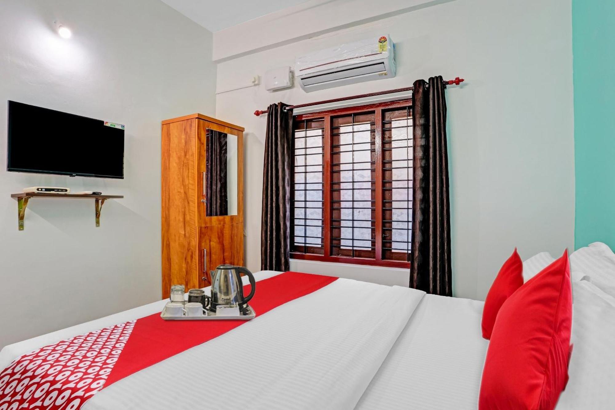Super Hotel O Bevis Kazhakuttam Exterior photo